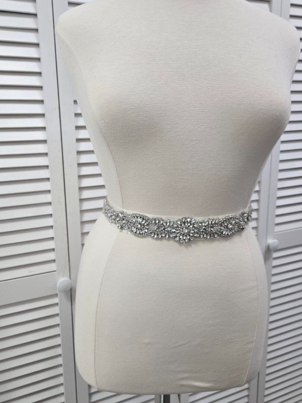 Rosebud Fashion Bridal Belt in Ivory/Silver Style BBR 20